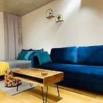 Mango W/patio & Parking Apartment