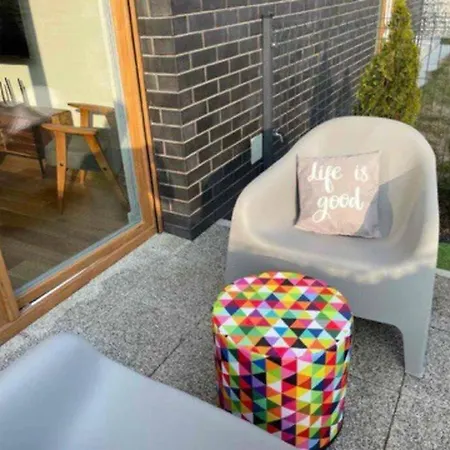 Mango W/patio & Parking *