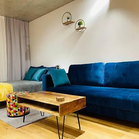 Mango W/patio & Parking Apartman