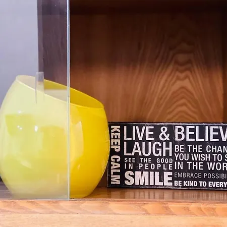 Mango W/patio & Parking