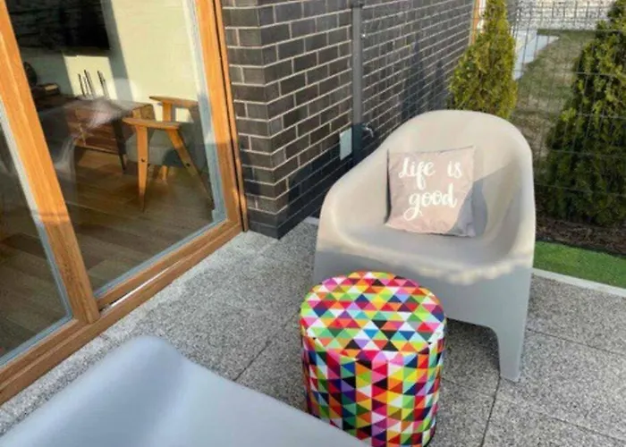 Mango W/patio & Parking *