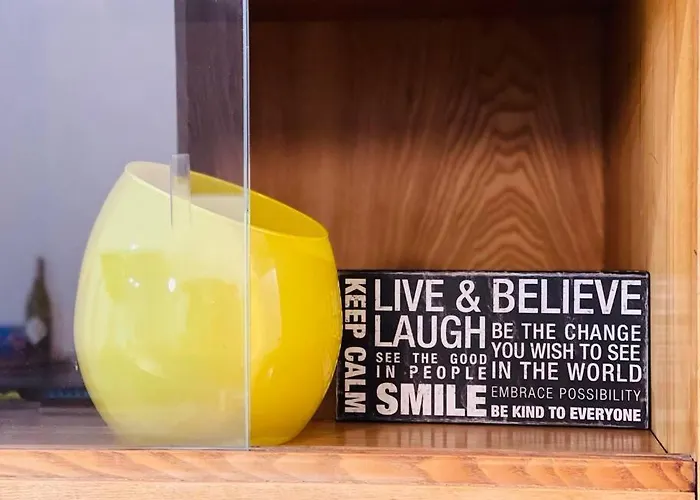 Mango W/patio & Parking