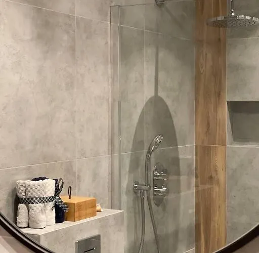 Mango W/patio & Parking