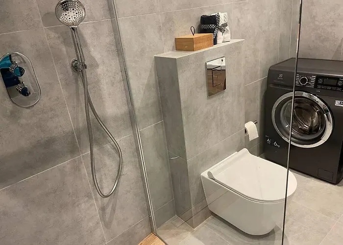 Mango W/patio & Parking